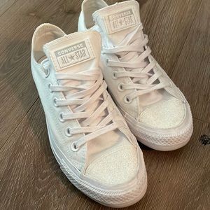 White converse low tops 7